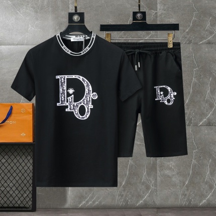 New Arrivals Dior Short Tracksuit For Men in 196089