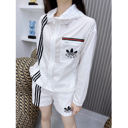 New Arrivals Gucci Tracksuits For Women in 196141