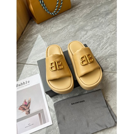 New Arrivals Balenciaga Slippers For Women in 196520