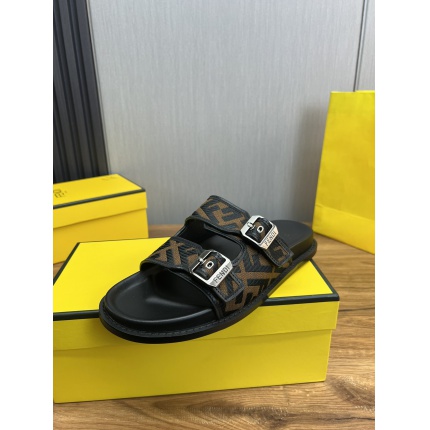 New Arrivals Fendi Slippers For Men in 197040