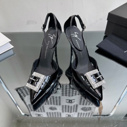 High quality Giuseppe Zanotti Sandals For Women in 197118