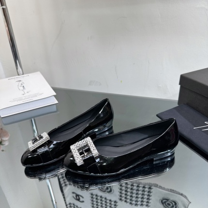 High quality Giuseppe Zanotti Loafers For Women in 197119