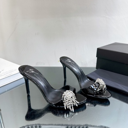 High quality Giuseppe Zanotti Sandals For Women in 197127