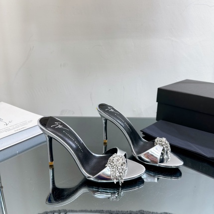 High quality Giuseppe Zanotti Sandals For Women in 197129