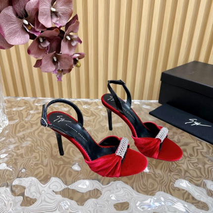 High quality Giuseppe Zanotti Sandals For Women in 197130