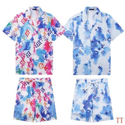 New Arrivals Louis Vuitton Short Tracksuits For Men in 197219