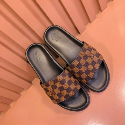 Louis Vuitton Slippers For Men in 197308