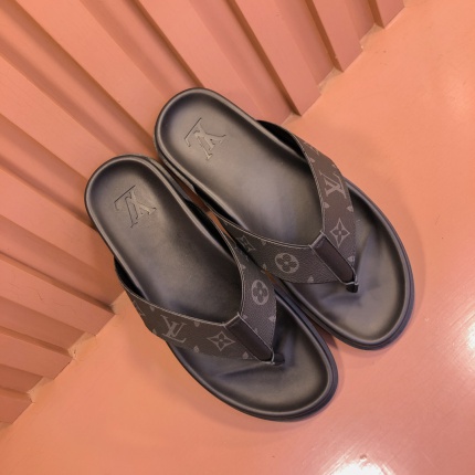 Louis Vuitton Slippers For Men in 197309