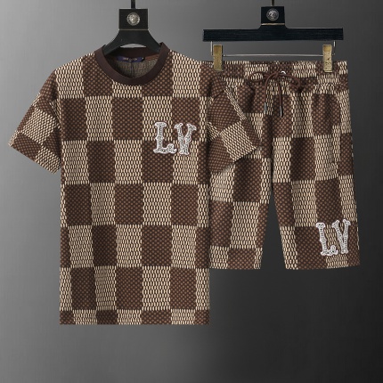 Louis Vuitton Short Tracksuits For Men in 197341