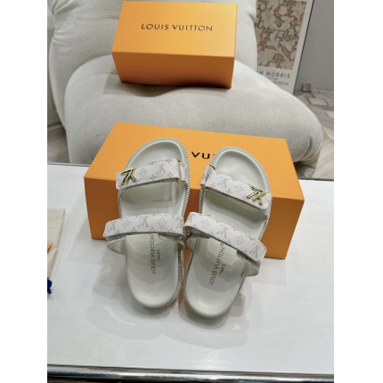Louis Vuitton Slippers For Women in 197402