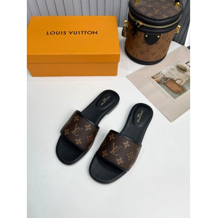 Louis Vuitton Slippers For Women in 197405