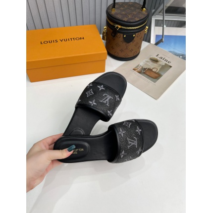 Louis Vuitton Slippers For Women in 197407