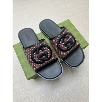 Gucci Slippers For Men in 197409