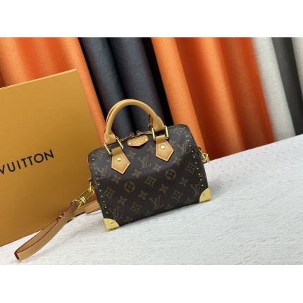 Louis Vuitton AAA quality Shoulder Bags in 197800