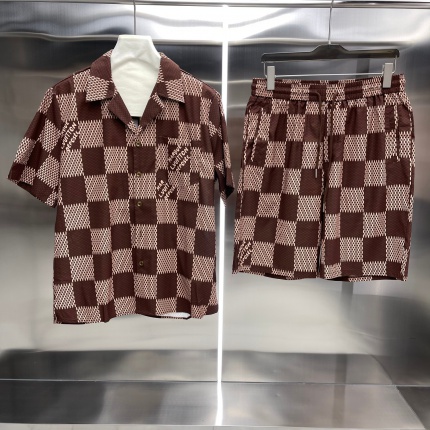 New Arrivals Louis Vuitton Short Tracksuits For Men in 197963