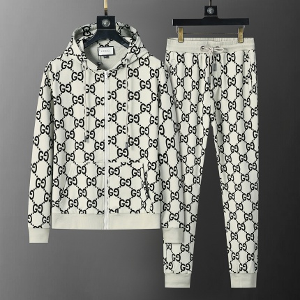New Arrivals Gucci Tracksuits For Men in 198233