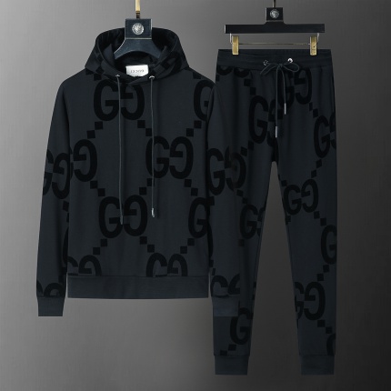 New Arrivals Gucci Tracksuits For Men in 198234