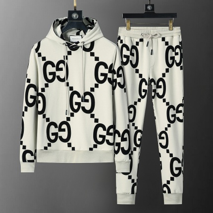 New Arrivals Gucci Tracksuits For Men in 198235