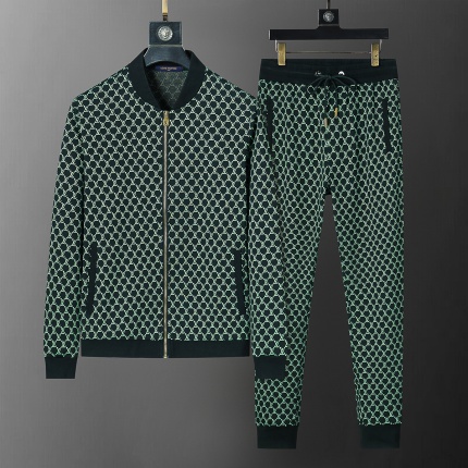 New Arrivals Louis Vuitton Tracksuits For Men in 198236