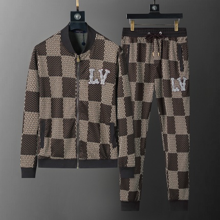 New Arrivals Louis Vuitton Tracksuits For Men in 198238