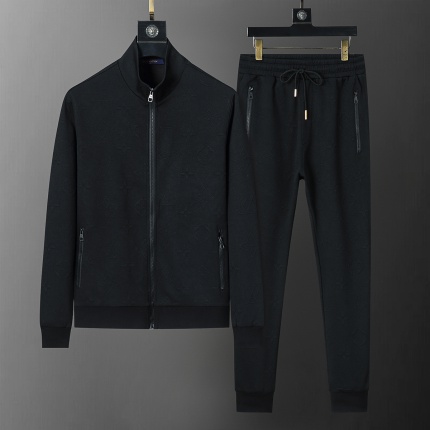 New Arrivals Louis Vuitton Tracksuits For Men in 198240