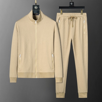 New Arrivals Louis Vuitton Tracksuits For Men in 198242