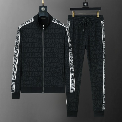 New Arrivals Versace Tracksuits For Men in 198249