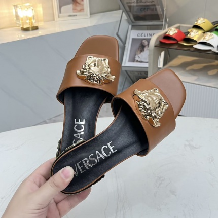 New Arrivals Versace Slippers For Women in 198321