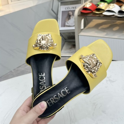 New Arrivals Versace Slippers For Women in 198323