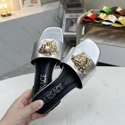 New Arrivals Versace Slippers For Women in 198324
