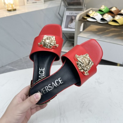 New Arrivals Versace Slippers For Women in 198327