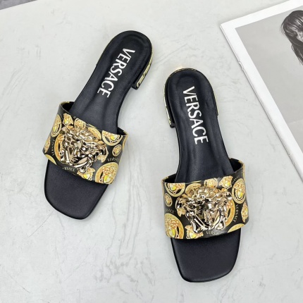 New Arrivals Versace Slippers For Women in 198330