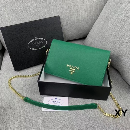 Cheap Prada Handbags in 198395