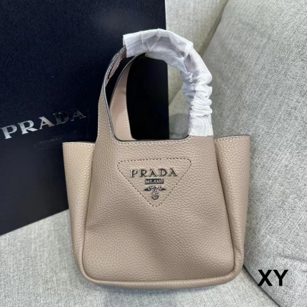 Cheap Prada Handbags in 198400