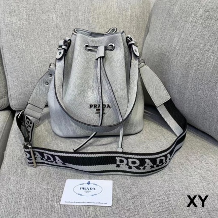 Cheap Prada Handbags in 198404