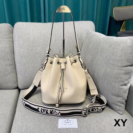 Cheap Prada Handbags in 198406