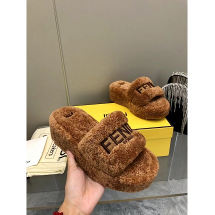 New Arrivals Fendi Fur Slippers For Women in 199530