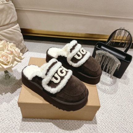 New Arrivals VGG Fur Loafers For Women in 199935