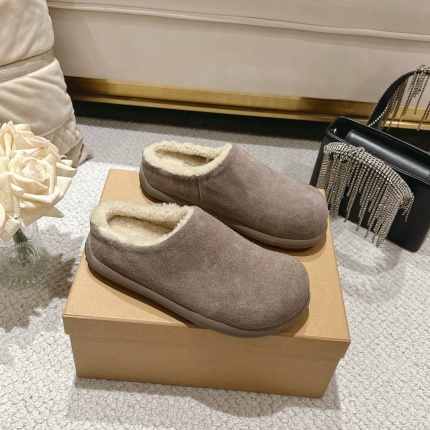 New Arrivals VGG Fur Loafers For Women in 199945