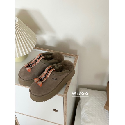 New Arrivals VGG Fur Shoes For Women in 199955