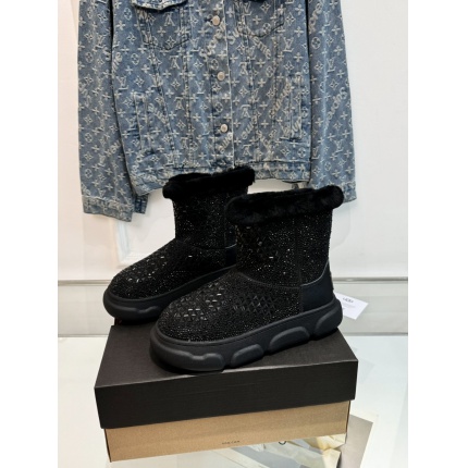 New Arrivals VGG Fur Boots For Women in 199965