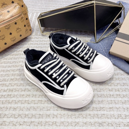New Arrivals VGG Fur Sneakers For Women in 199969