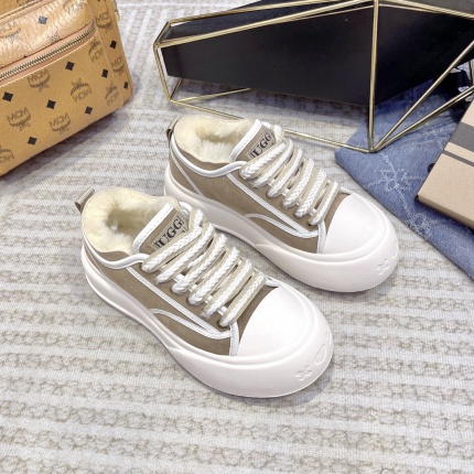 New Arrivals VGG Fur Sneakers For Women in 199970