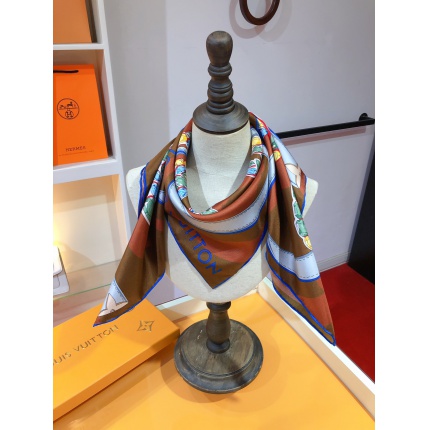 New Arrivals Louis Vuitton LightWeight Silk Scarf in 200092