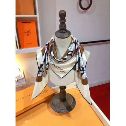 New Arrivals Louis Vuitton LightWeight Silk Scarf in 200094