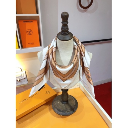 New Arrivals Louis Vuitton LightWeight Silk Scarf in 200095