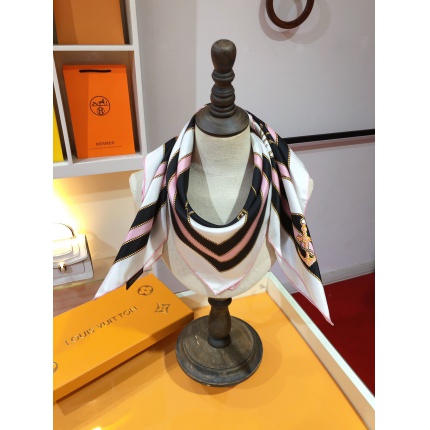 New Arrivals Louis Vuitton LightWeight Silk Scarf in 200097