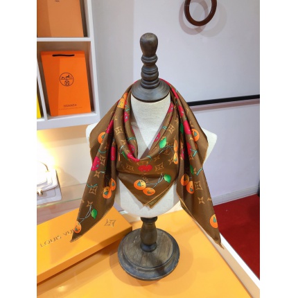 New Arrivals Louis Vuitton LightWeight Silk Scarf in 200098