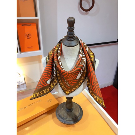 New Arrivals Louis Vuitton LightWeight Silk Scarf in 200100
