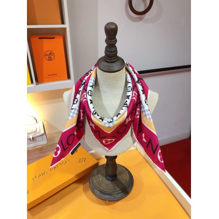New Arrivals Louis Vuitton LightWeight Silk Scarf in 200101